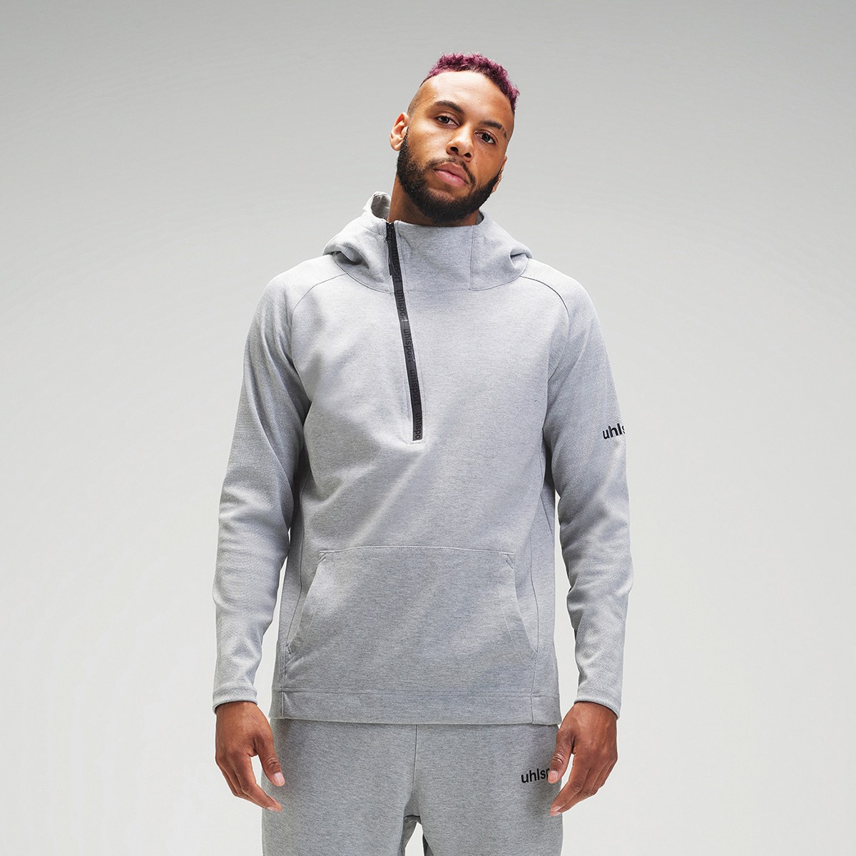 ESSENTIAL PRO ZIP-HOODIE