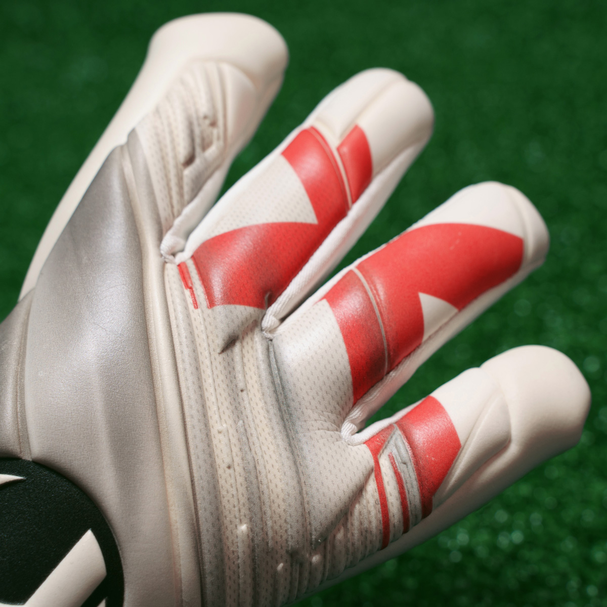 England goalkeeper gloves online